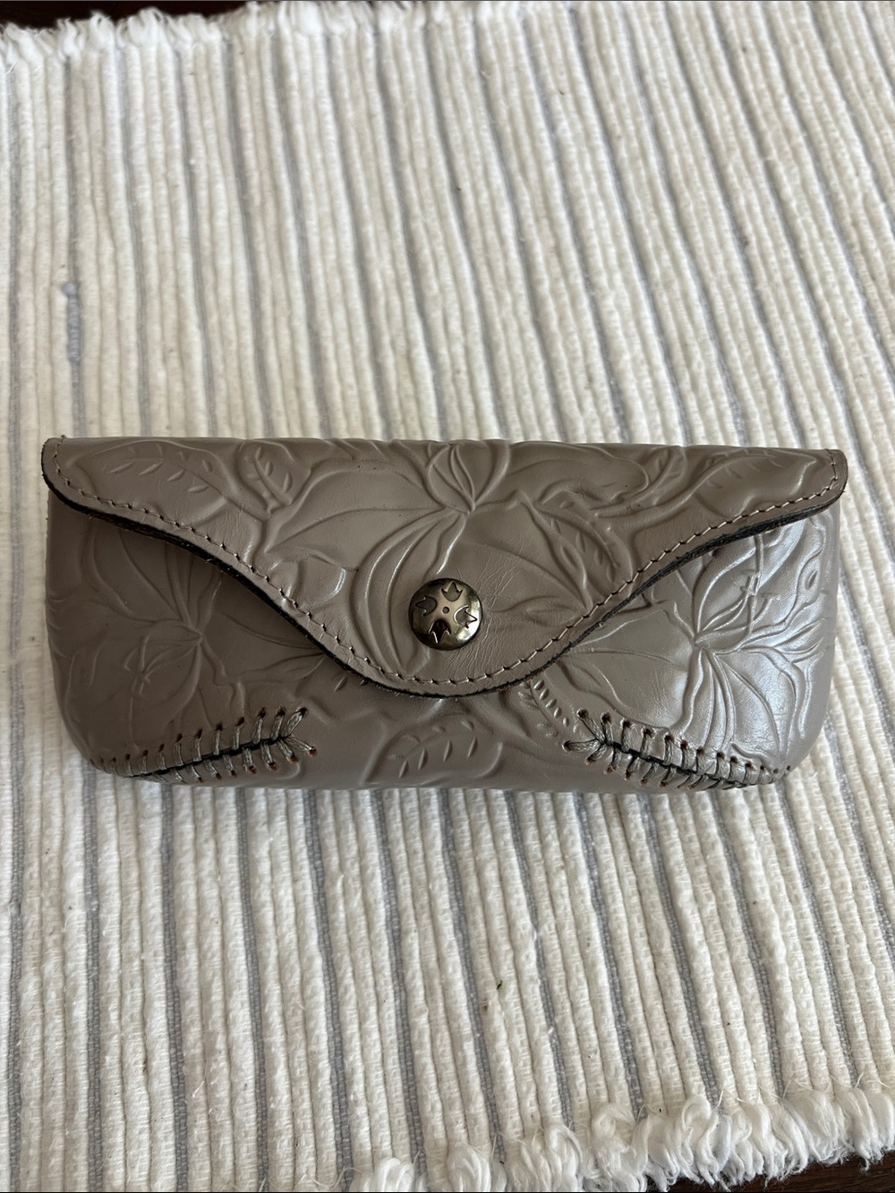 Patricia Nash Ardenza Embossed Leather Sunglasses Case - Taupe